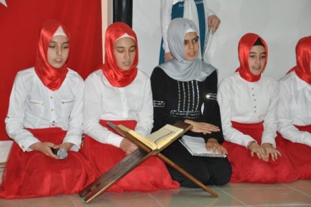 Dursunbey'de Kur'an Kursu Mezuniyet Törenine Büyük İlgi
