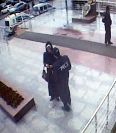 Durumundan şüphenilen bayanın emniyette erkek olduğu anlaşıldı
