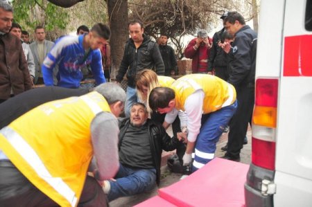 Duruşma Çıkışında 2 Kişi Silahla Yaralanırken 2 Kişi De Darp Edildi