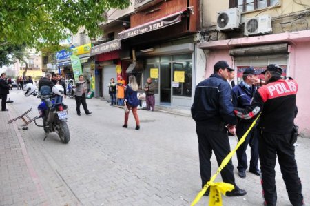 Duruşma Çıkışında 2 Kişi Silahla Yaralanırken 2 Kişi De Darp Edildi