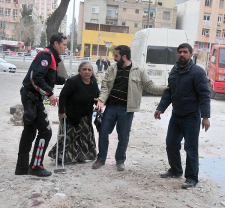 Duruşma Çıkışında 2 Kişi Silahla Yaralanırken 2 Kişi De Darp Edildi