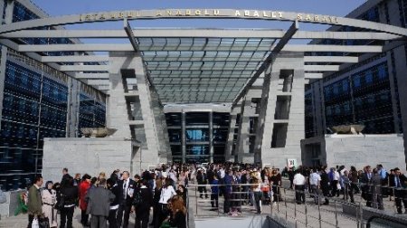 Duruşmalara yangın ertelemesi