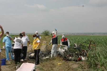 Düşen uçağın pilotunun cesedi enkazdan çıkarıldı