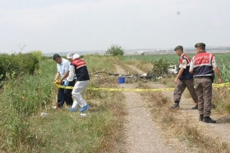 Düşen uçağın pilotunun cesedi enkazdan çıkarıldı