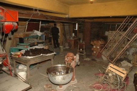 Düşüp Yaralanınca, Bozuk Gıda Bulundurduğu Ortaya Çıktı