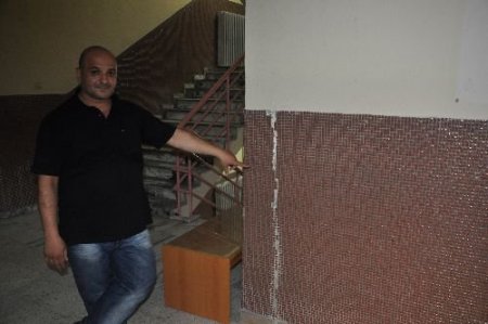 Duvarları Çatlayan Okulda Çocukları Okuyan Veliler Tedirgin