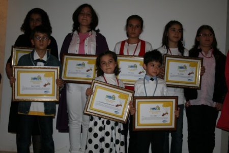 Duygularını Oyuncakların İçine Yazıp Doğudaki Kardeşlerine Gönderdiler