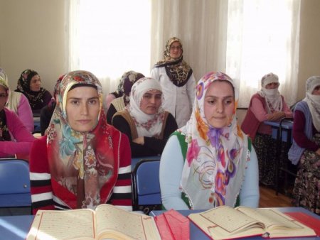 Duymayan ve konuşamayan Hülya, Kur'an-ı Kerim'i okumaya başladı