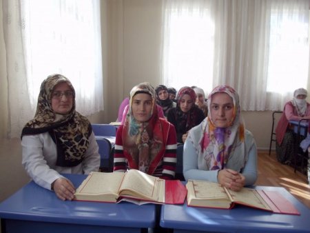 Duymayan ve konuşamayan Hülya, Kur'an-ı Kerim'i okumaya başladı