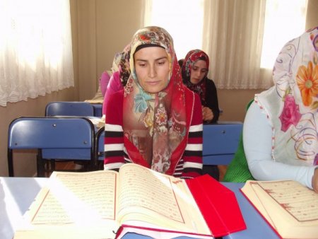 Duymayan ve konuşamayan Hülya, Kur'an-ı Kerim'i okumaya başladı