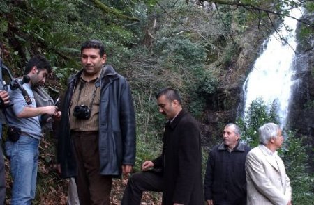 Düzce Brokrasisi, Türkiye'nin En Uzun Şelalesini Tanıtmak İçin Tırmandı