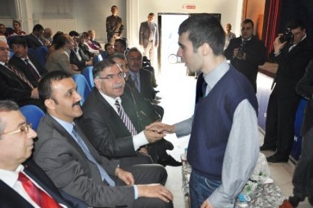 Düzce Valisi Yılmaz,otizmli çocuklara destek verdi