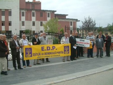 Düzce'de Darbecilere Suç Duyurusu
