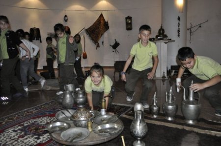 Düzce'de 'Geçmişten Geleceğe Eski Eşyalar' sergisi