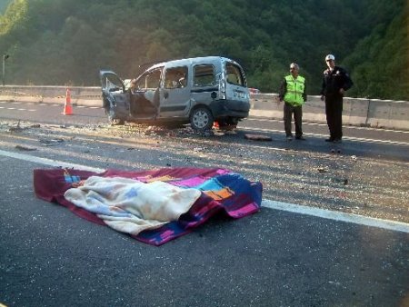 Düzce'de Trafik Kazası: 3 Ölü, 2 Yaralı