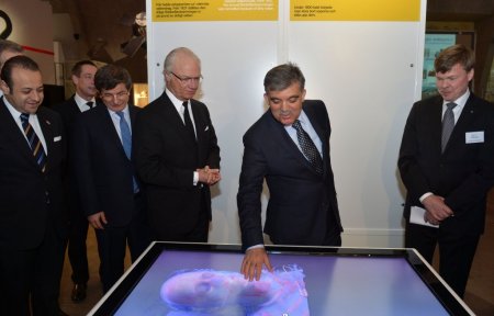 DÜZELTME - Gül çifti tomografi cihazına büyük ilgi gösterdi