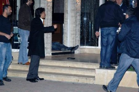 (düzeltme) Kadıköy'de Silahlı Çatışma: 2 Kişi Öldü, 1 Kişi Yaralandı