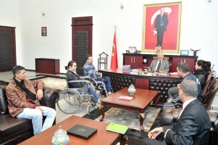 Düziçi Engelliler Spor Kulübü yöneticileri, Vali Cerrah’ı ziyaret etti