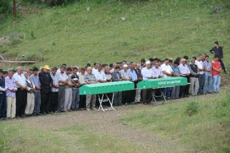 Düziçi'ndeki kavgada ölen 5 kişi toprağa verildi