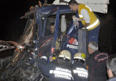 E-5’teki Köprüden Düşüp, Cipe Çarptı: 4 Yaralı