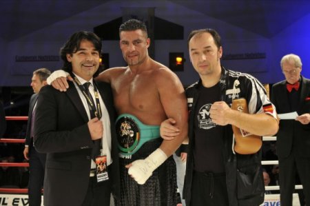 Ec Türk Boks Kulübü Hem Kemerleri, Hem De Van Depremzedelere Yardım Topladı