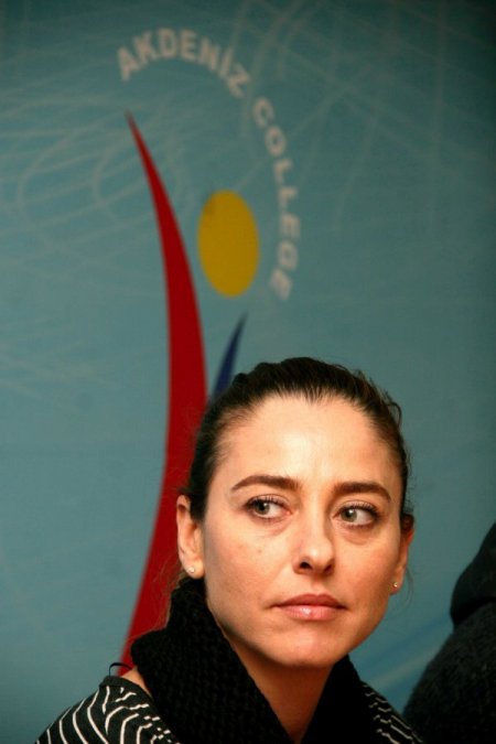 Ece Uslu: Sanata hak ettiği değer verilmiyor