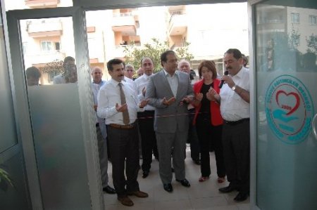 Eczacı Ahmet Tevfik Uzun Okuma Salonu açıldı