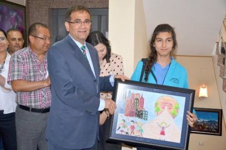 Eczacı Odası resim yarışmasında dereceye girenler ödüllerine kavuştu