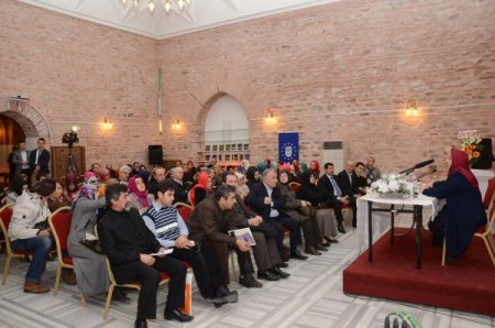 ‘Edebiyat Akşamları’na bu ay yazar Yıldız Ramazanoğlu konuk oldu