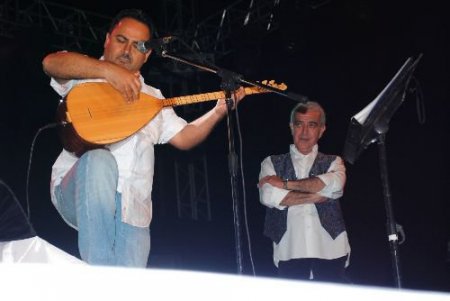 Edip Akbayram'ın İlginç Uçak Anısı