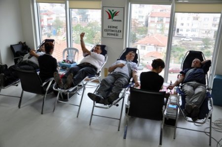 Edirne Eğitimciler Derneği üyeleri kan bağışında bulundu