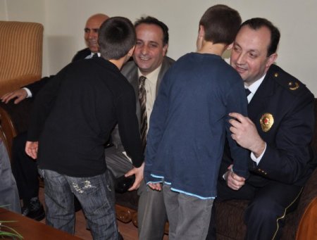 Edirne Polisi, Yuvada Kalan Çocukları Ziyaret Etti