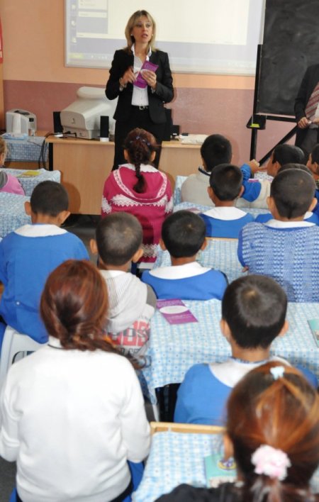 Edirne polisi ilköğretim öğrencilerini bilgilendiriyor