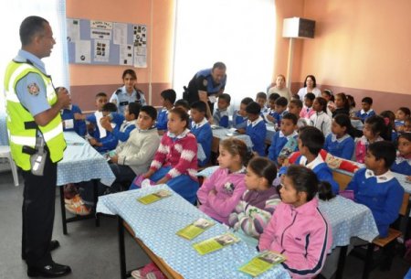 Edirne polisi ilköğretim öğrencilerini bilgilendiriyor