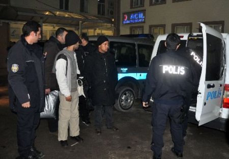 Edirne'de 9 Filistinli Kaçak Yakalandı