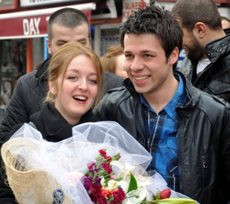 Edirne’de Cadde Ortasında İlginç Evlilik Teklifi