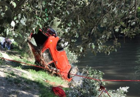 Edirne’de Otomobil Nehre Uçtu: 2 Kişi Öldü