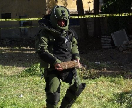 Edirne’de patlamamış 100 yıllık top mermisi bulundu