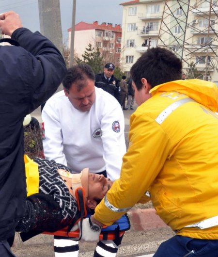 Edirne’de Trafik Kazası: 2 Kişi Ağır Yaralandı