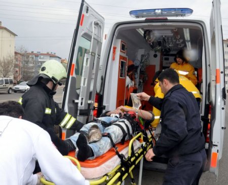 Edirne’de Trafik Kazası: 2 Kişi Ağır Yaralandı