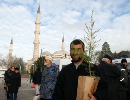 Edirne’de vatandaşlar yeni yıla fidan dikerek girecek