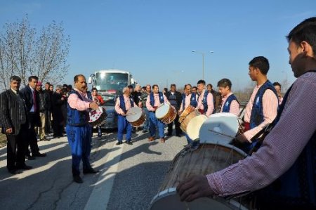 Edirneli Romanların Konvoyu Davul Zurna Eşliğinde Yola Çıktı