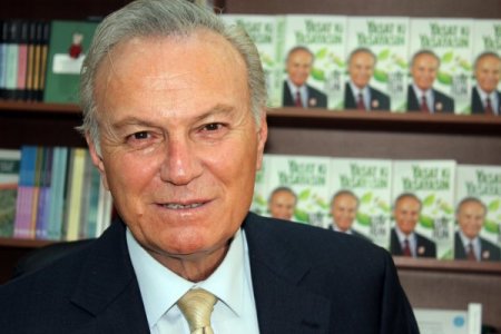 Ediz Hun, NT'nin ilk imza gününde sevenleriyle buluştu