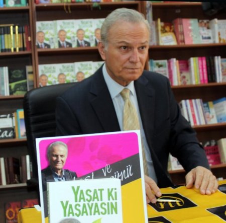 Ediz Hun, NT'nin ilk imza gününde sevenleriyle buluştu