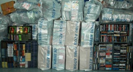 Edremit, Bandırma ve Ayvalık'ta korsan kitap ve CD operasyonu