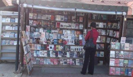 Edremit, Bandırma ve Ayvalık'ta korsan kitap ve CD operasyonu