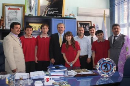 Edremit Belediye Başkanı Kılıç, Özel Özcan Anadolu Lisesi'nin Öğrencilerini Ödüllendirdi