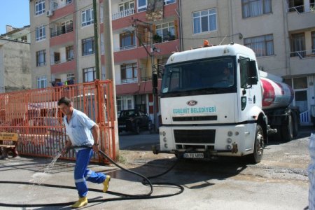 Edremit Belediyesi Okulları Temizledi