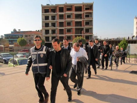 Edremit Belediyesi operasyonunda 3 kişi tutuklandı