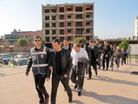 Edremit Belediyesi operasyonunda 9 zanlı adliyeye sevk edildi